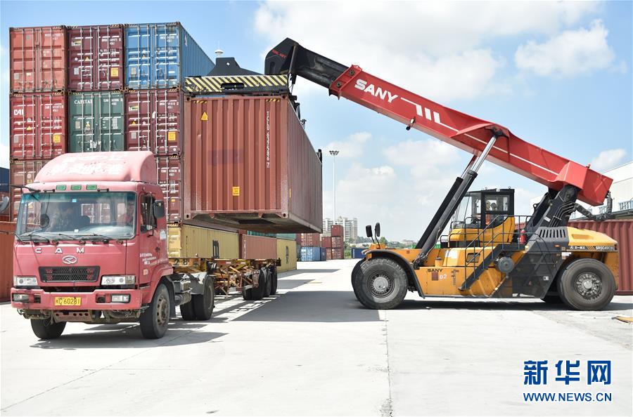 (新華全媒頭條·壯闊東方潮 奮進(jìn)新時(shí)代——慶祝改革開放40年·圖文互動(dòng))(7)敢為天下先 愛拼才會(huì)贏——“晉江經(jīng)驗(yàn)”啟示錄 (新華全媒頭條·壯闊東方潮 奮進(jìn)新時(shí)代——慶祝改革開放40年·圖文互動(dòng))(7)敢為天下先 愛拼才會(huì)贏——“晉江經(jīng)驗(yàn)”啟示錄