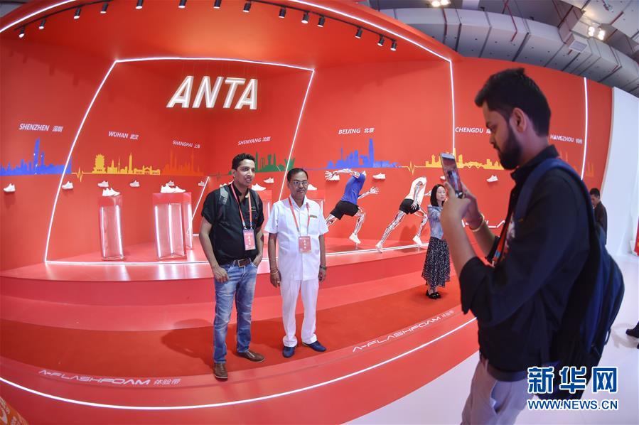 (新華全媒頭條·壯闊東方潮 奮進(jìn)新時(shí)代——慶祝改革開放40年·圖文互動(dòng))(10)敢為天下先 愛拼才會(huì)贏——“晉江經(jīng)驗(yàn)”啟示錄